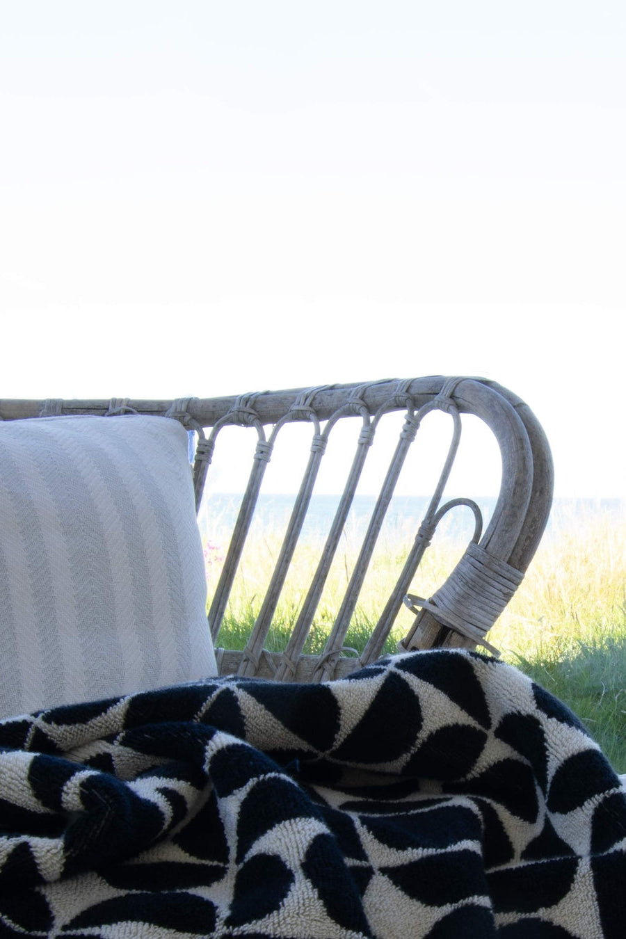 Geo håndklæde, Black/Cream - 70x140 cm